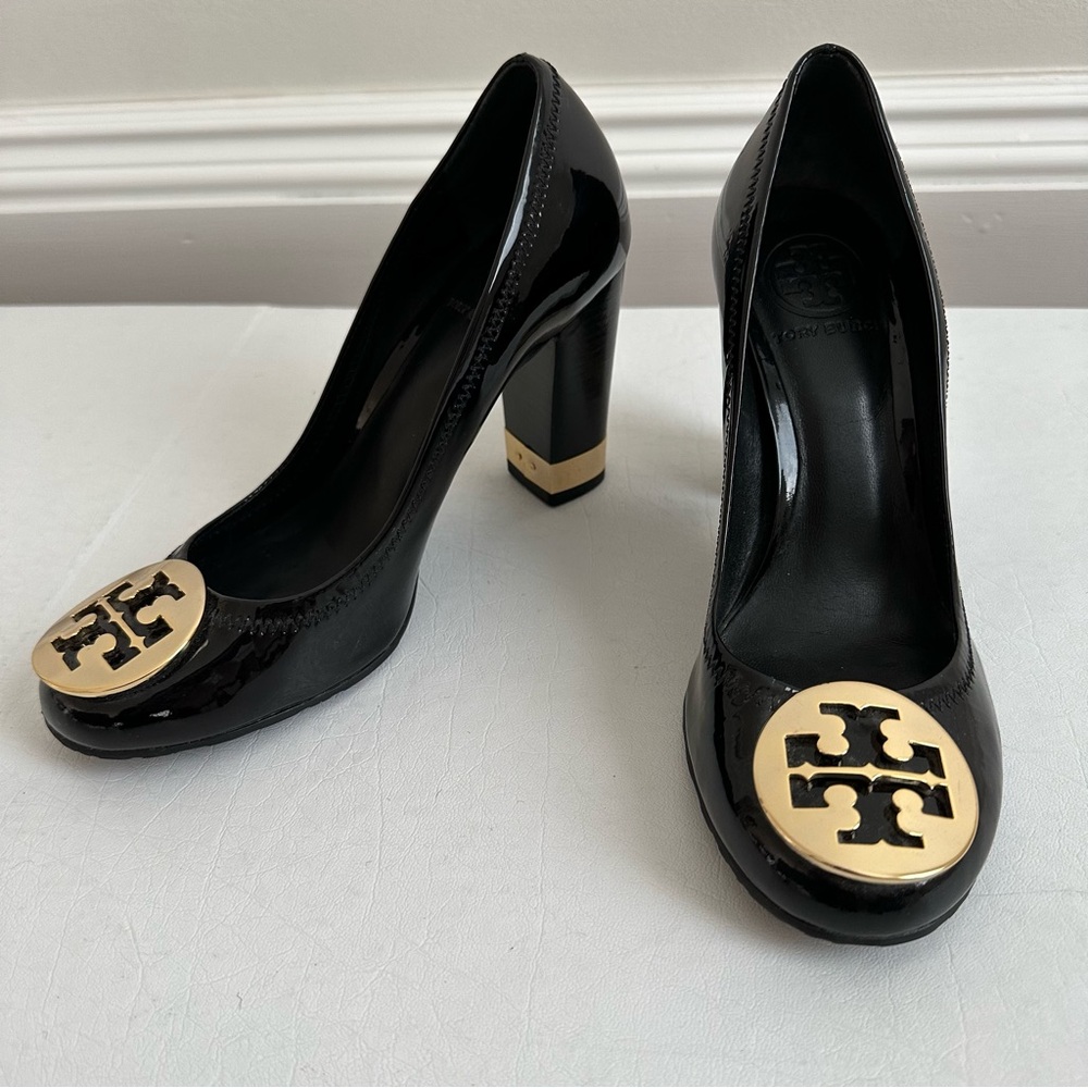 Tory Burch Black Patent Heels with Gold Detail - Picture 16 of 16